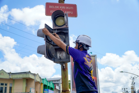PEMELIHARAAN LAMPU LALU LINTAS 