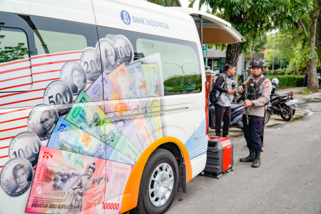 PENGAMANAN TEMPAT PENUKARAN UANG 