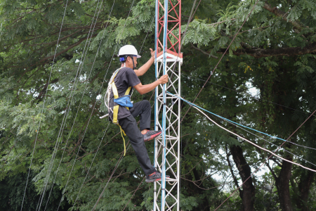 PEMELIHARAAN PEMANCAR JARINGAN INTERNET