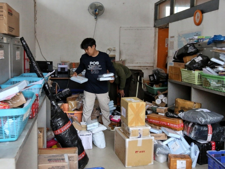 LONJAKAN KIRIMAN PAKET