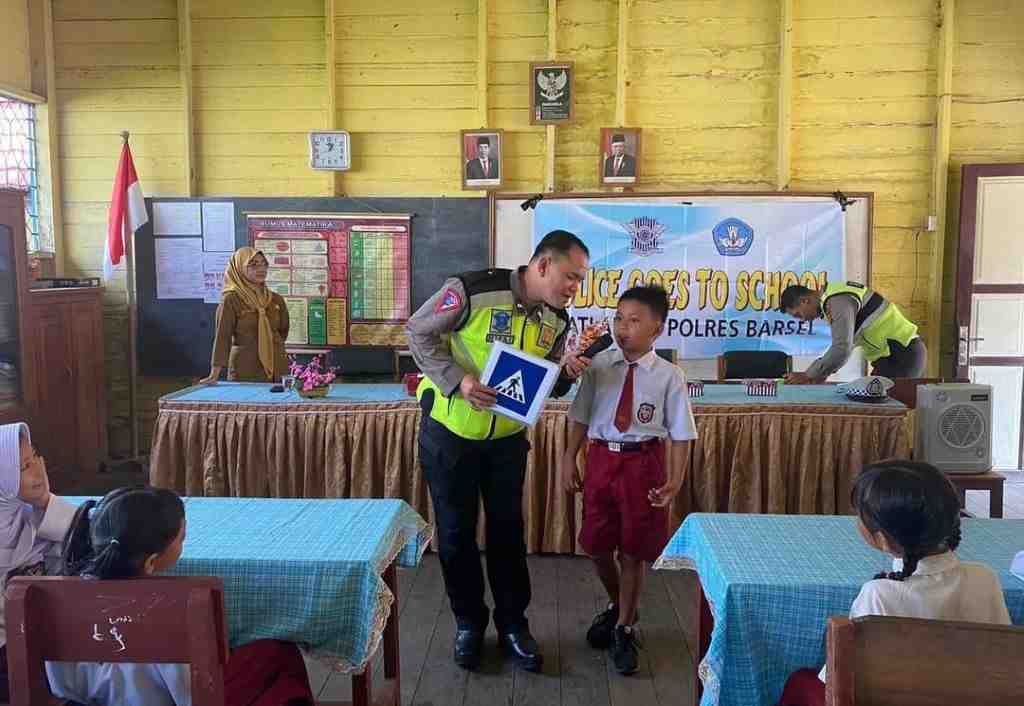 POLICE GOES TO SCHOOL