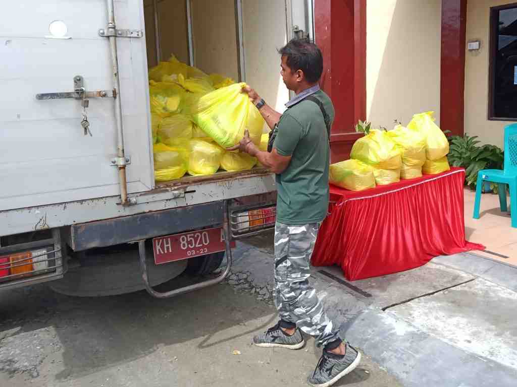 MENURUNKAN PAKET SEMBAKO MURAH