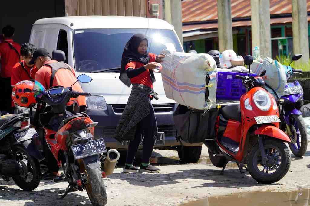 PAKET PENGIRIMAN MENINGKAT