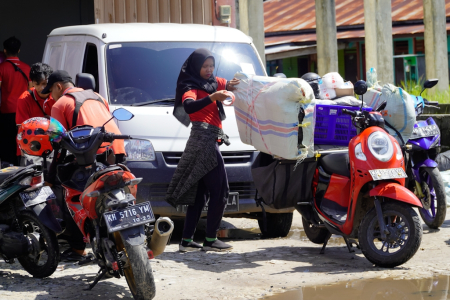 PAKET PENGIRIMAN MENINGKAT