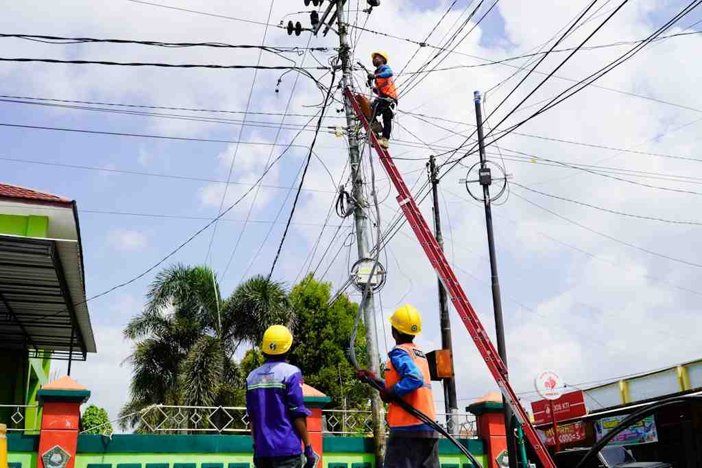 PERBAIKAN KABEL LISTRIK