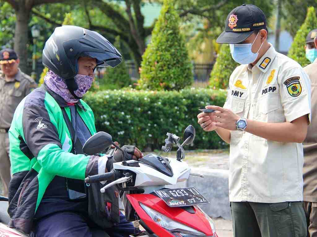 PERIKSA KARTU IDENTITAS WARGA