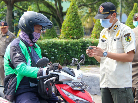 PERIKSA KARTU IDENTITAS WARGA