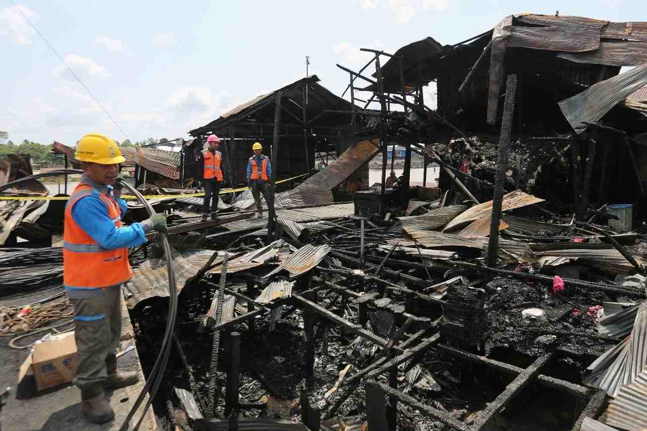 PERBAIKAN JARINGAN LISTRIK PASCA KEBAKARAN 