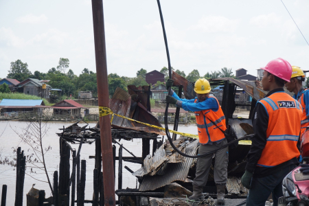 PERBAIKAN JARINGAN LISTRIK PASCA KEBAKARAN