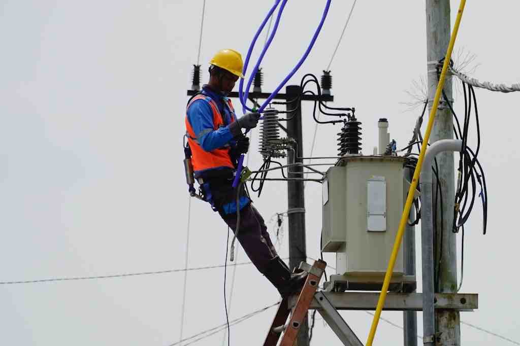 PERIKSA KABEL TRAFO LISTRIK