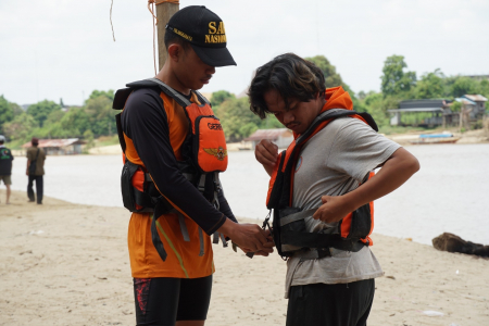 PASANGKAN PELAMPUNG