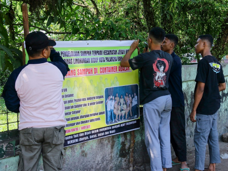 PASANG SPANDUK KETENTUAN BUANG SAMPAH