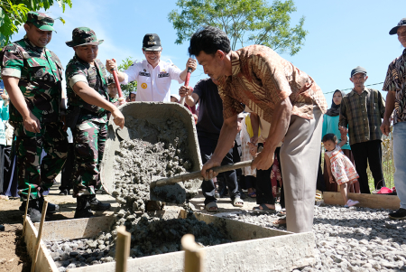 TUANG SEMEN RABAT BETON JALAN