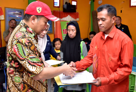 SERAHKAN KARTU KELUARGA