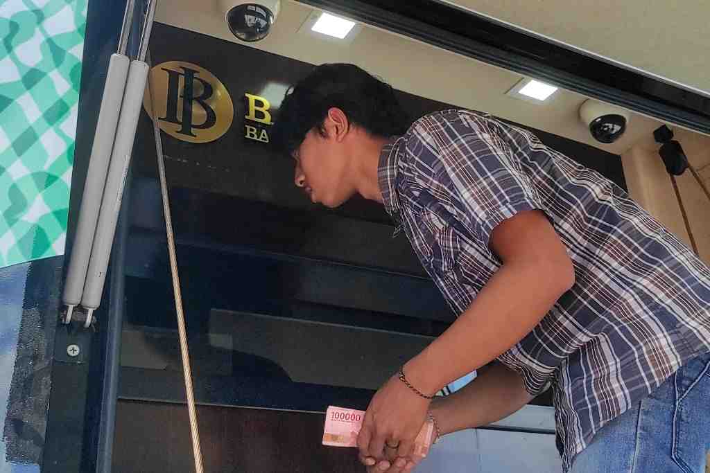 TUKAR UANG BARU PECAHAN KECIL