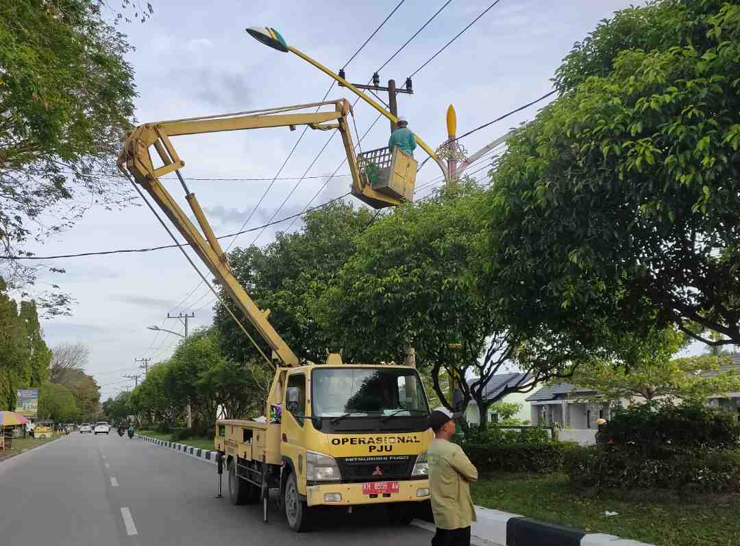 PERBAIKAN LAMPU JALAN