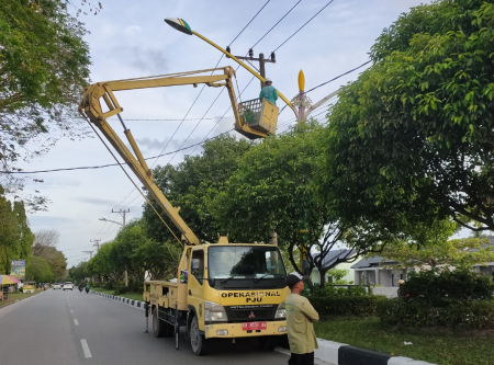 PERBAIKAN LAMPU JALAN