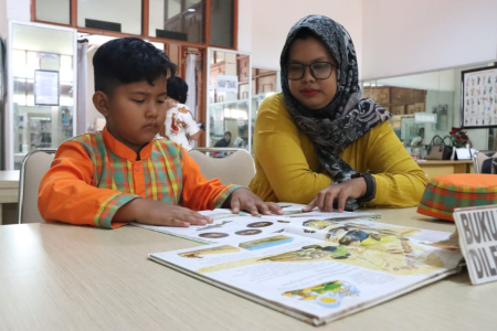 DAMPINGI ANAK MEMBACA