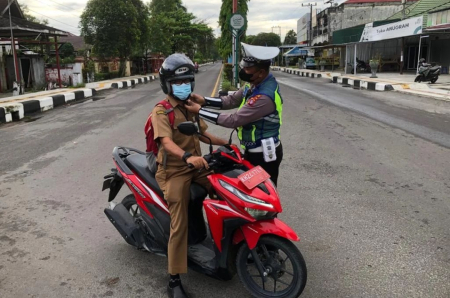 EDUKASI GUNAKAN HELM DENGAN BENAR