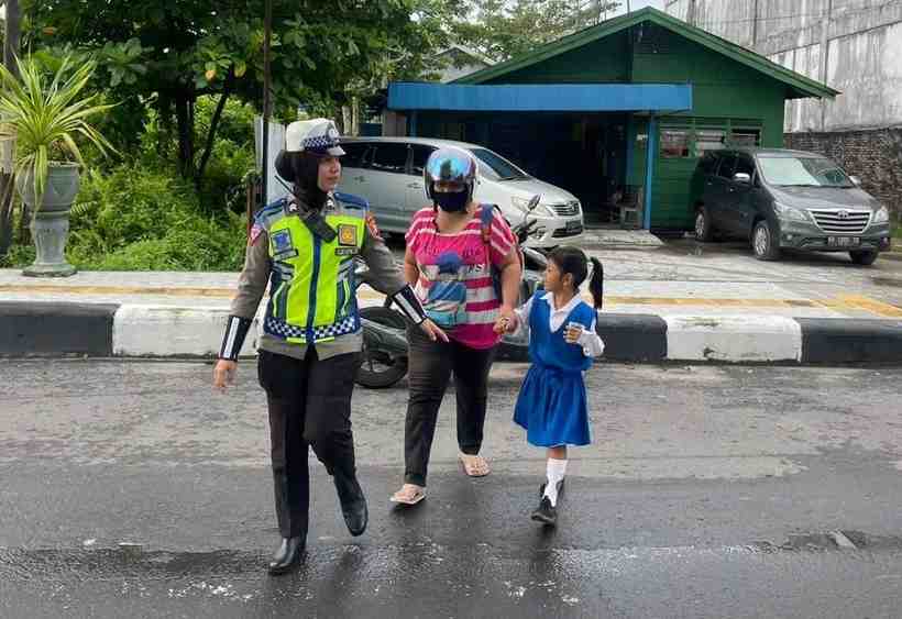 BANTU PEJALAN KAKI 
