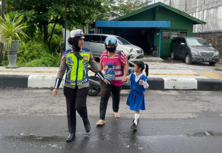 BANTU PEJALAN KAKI 