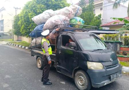 TEGURAN BAGI PENGENDARA BERMUATAN LEBIH