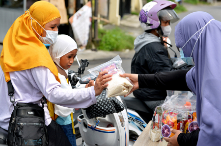 BERBAGI BAHAN MAKANAN RAMADHAN GRATIS