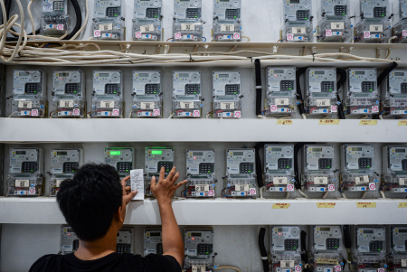PEMERINTAH MEMBERLAKUKAN DISKON TARIF LISTRIK 50 PERSEN 