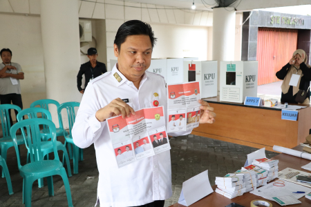 TUNJUKKAN SURAT SUARA