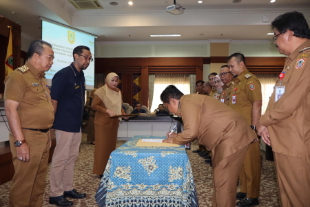 PENANDATANGANAN SURAT KETERANGAN TA 2025