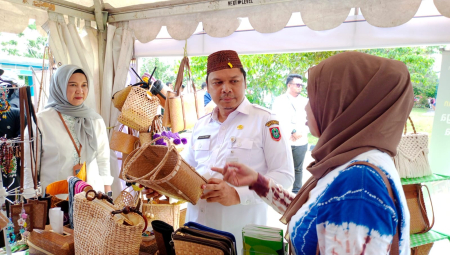 KUNJUNGI STAN UMKM EXPO