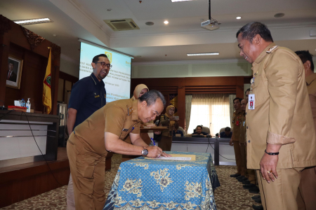 PENANDATANGANAN SURAT PERNYATAAN TA 2025