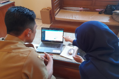 MENUNJUKKAN FITUR BARU WEB DESA