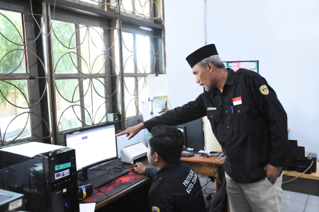MEMBUAT BERITA