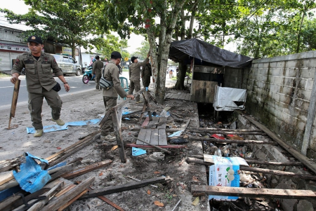 PENERTIBAN BANGUNAN DI ATAS DRAINASE 