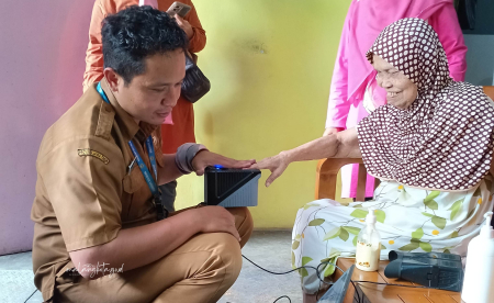 PEREKAMAN E-KTP JEMPUT BOLA