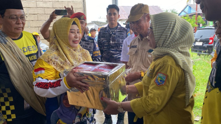 BERIKAN BANTUAN PAKET