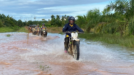 LEWATI GENANGAN AIR