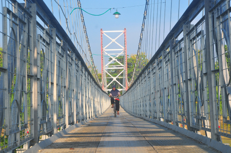 KEMENTERIAN PUPR BANGUN 558 JEMBATAN GANTUNG