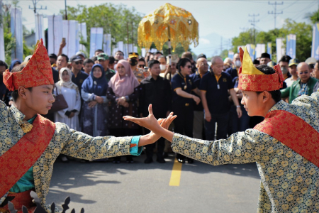 TARIAN SAMBUTAN PERESMIAN GERBANG MAHLIGAI PESISIR