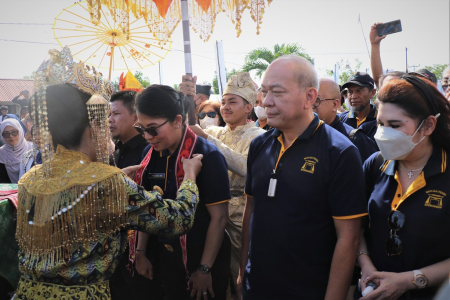 KALUNGKAN SYAL KHAS DAYAK