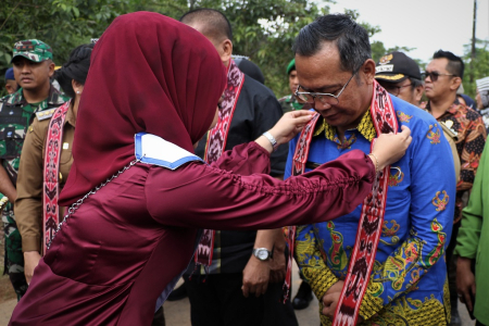 KALUNGKAN SELENDANG MOTIF DAYAK