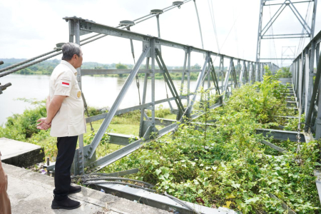  TINJAU JEMBATAN DI DESA SALO KABUPATEN KAMPAR