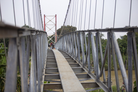 PEMERINTAH BANGUN 558 JEMBATAN GANTUNG