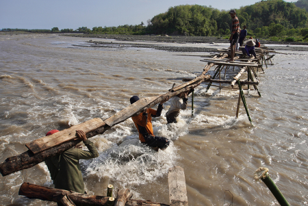 PERBAIKAN JEMBATAN SWADAYA MASYARAKAT