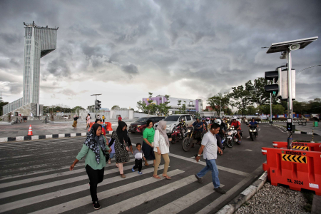 ALAT BANTU PENYEBRANGAN JALAN