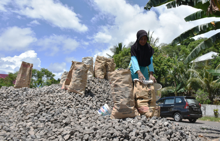 KUMPULKAN BATU KERIKIL