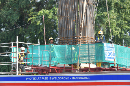 PEMBANGUNAN LRT FASE 1B VELODROME-MANGGARAI