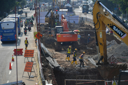 PEMBANGUNAN LRT FASE 1B VELODROME-MANGGARAI