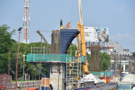 PEMBANGUNAN LRT FASE 1B VELODROME-MANGGARAI